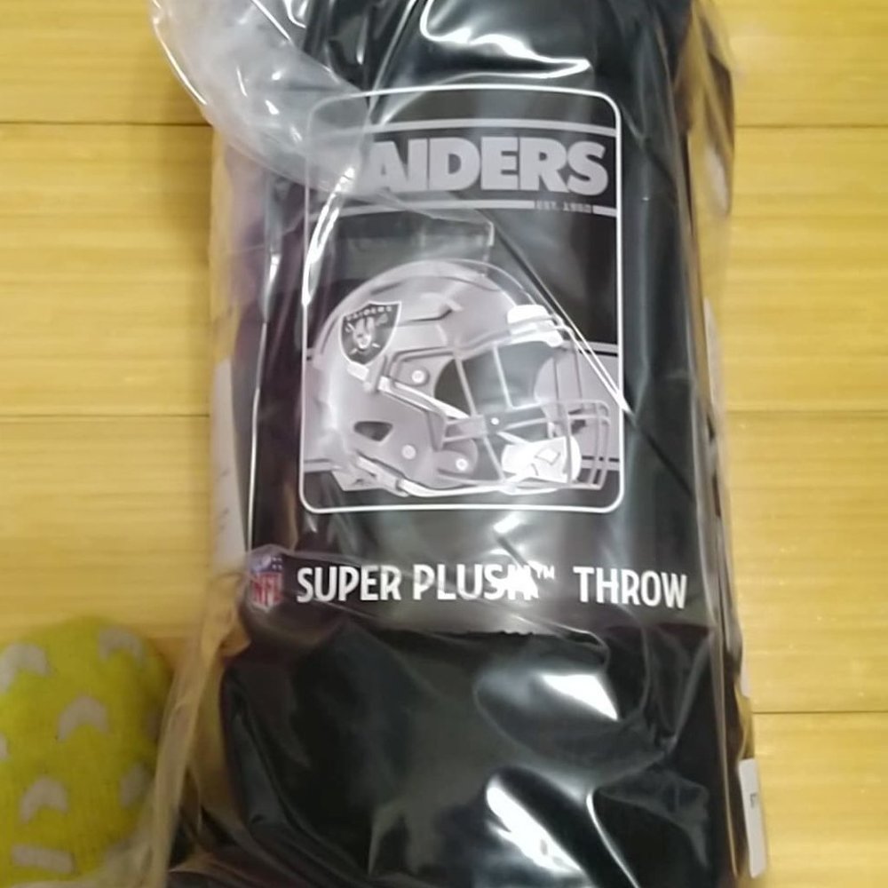 Raiders Throw Blanket - Picture 2 of 3